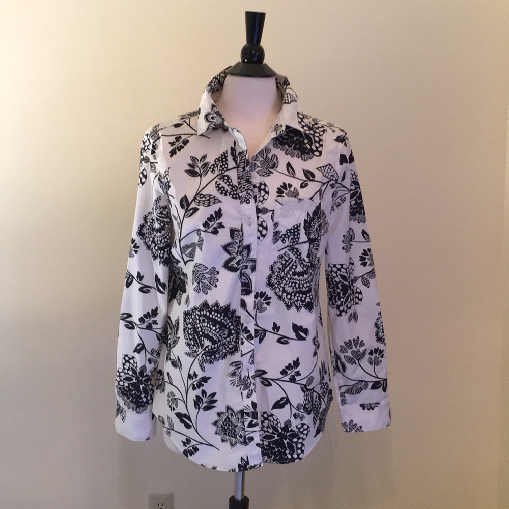Banana Republic Factory black/white print shirt.